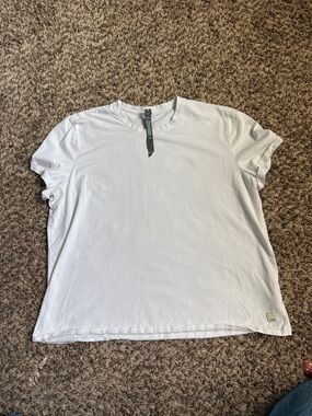 Vuori Basic White Crewneck T‑Shirt